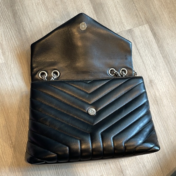 Saint Laurent Medium Loulou Matelassé Leather Shoulder Bag - Picture 12 of 17